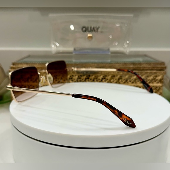 Quay - TTYL - Sleek Gold-Toned Square Sunglasses & Soft Snap-Close Case - VGUC - Picture 6 of 17